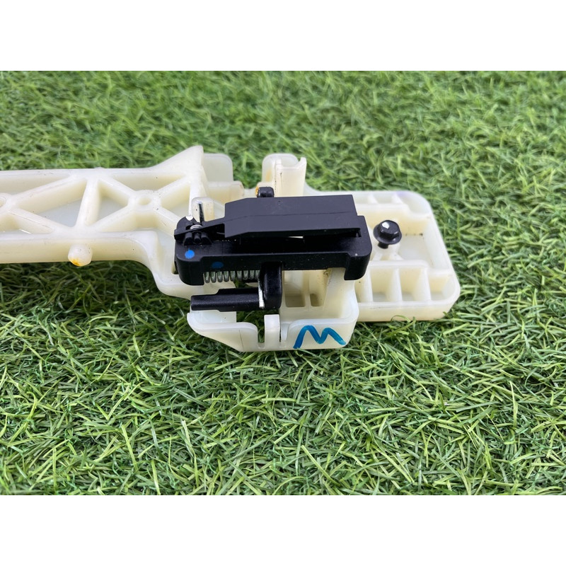 Кронштейн ручки двери (кузов и элементы) Hyundai Sonata YF 836653S000