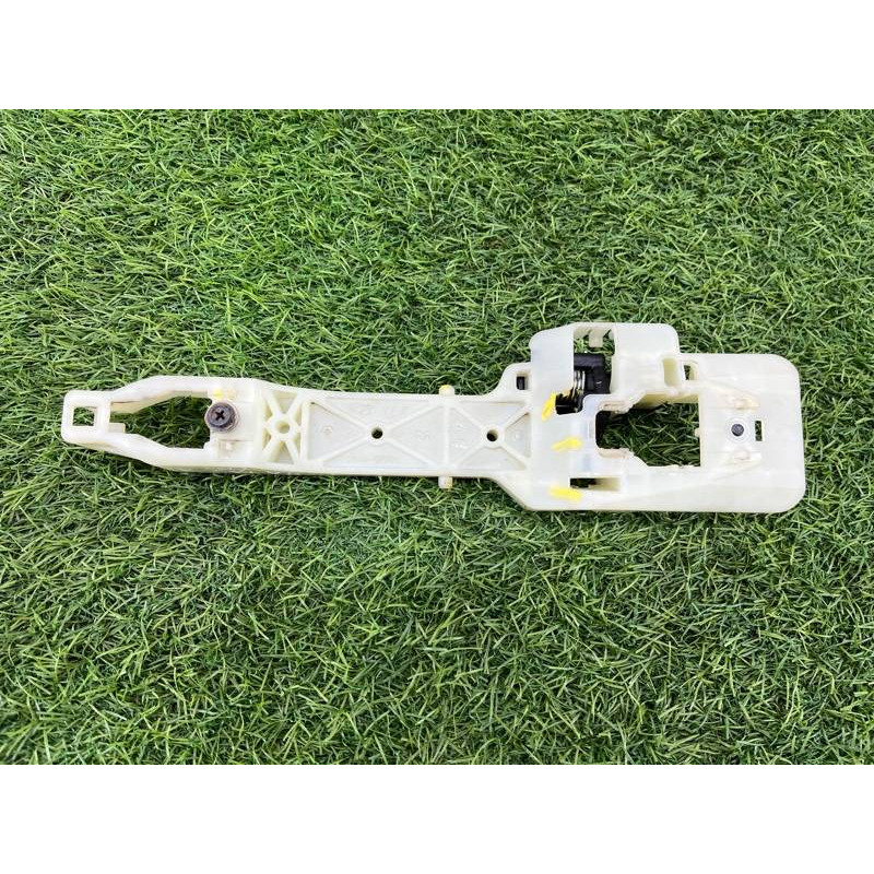 Кронштейн ручки двери (кузов и элементы) Hyundai Sonata YF 836653S000