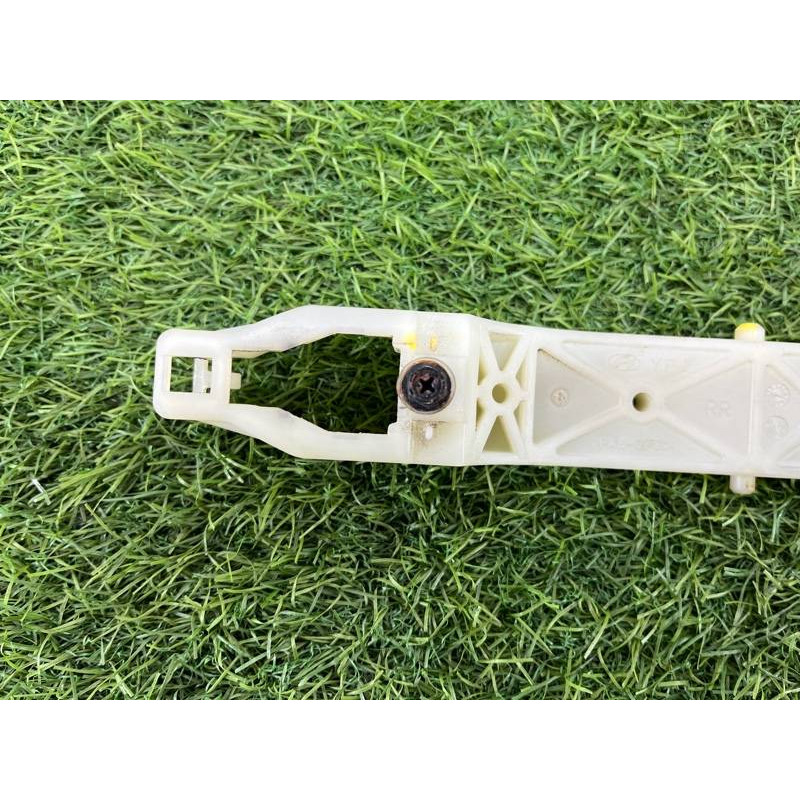 Кронштейн ручки двери (кузов и элементы) Hyundai Sonata YF 836653S000