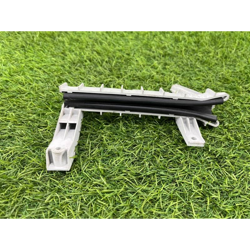 Направляющая стекла двери (кузов и элементы) Dodge Durango WD 2015 5.7 HEMi 58915828155