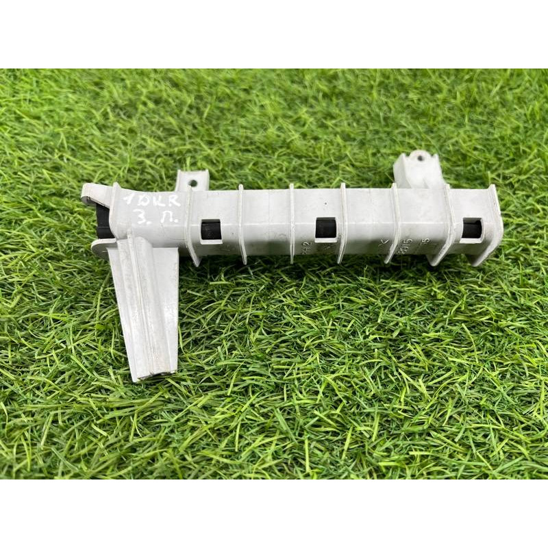 Направляющая стекла двери (кузов и элементы) Dodge Durango WD 2015 5.7 HEMi 58915828155