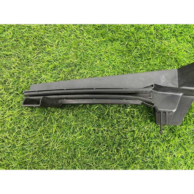 Направляющая стекла двери (кузов и элементы) Jeep Cherokee Trailhawk 2014 2.4 68227288AA