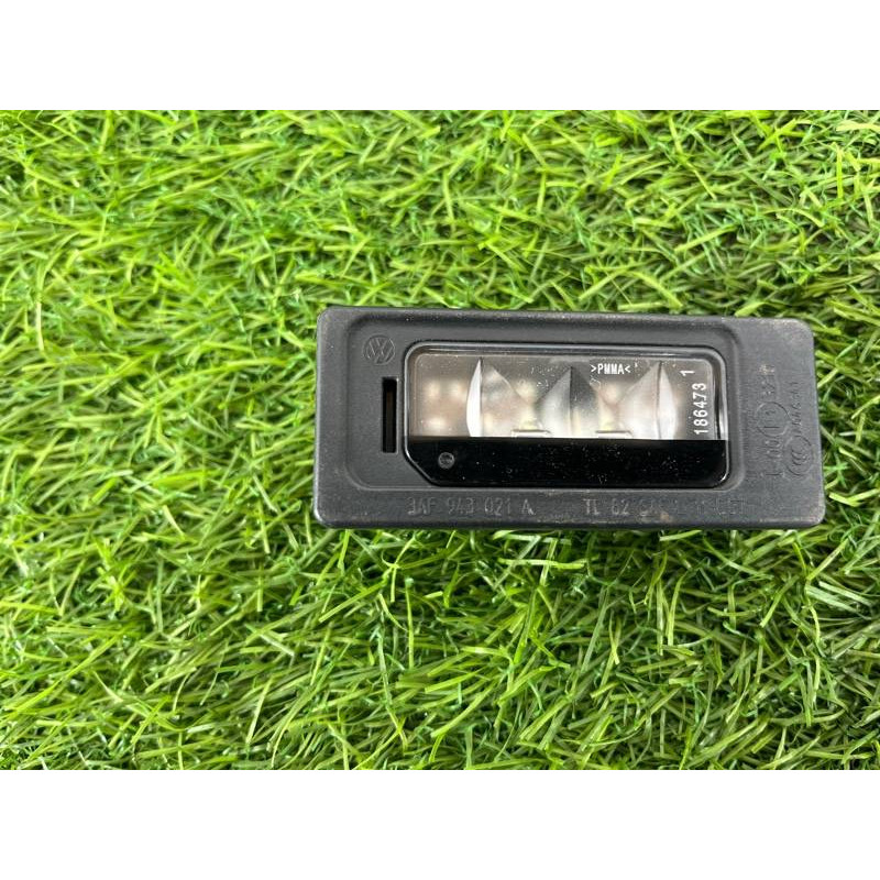 Плафон подсветки номера (оптика) Volkswagen Passat B7 2014 1.8 3AF943021A