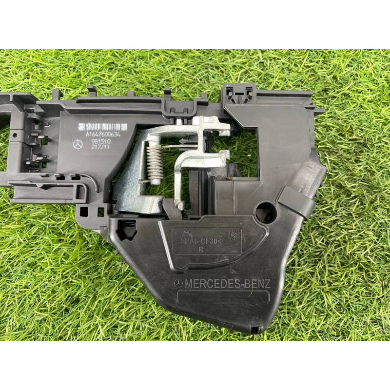 Кронштейн ручки двери (кузов и элементы) Mercedes-Benz GL X164 2012 4.6 a1647600634