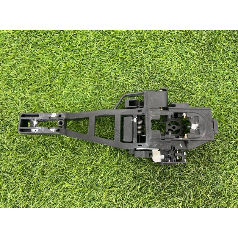 Кронштейн ручки дверей (кузов і елементи) FORD Focus MK3 CM5Z5826684F