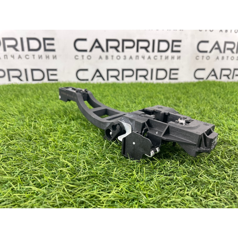 Кронштейн ручки дверей (кузов і елементи) FORD Focus MK3 CM5Z5826684F