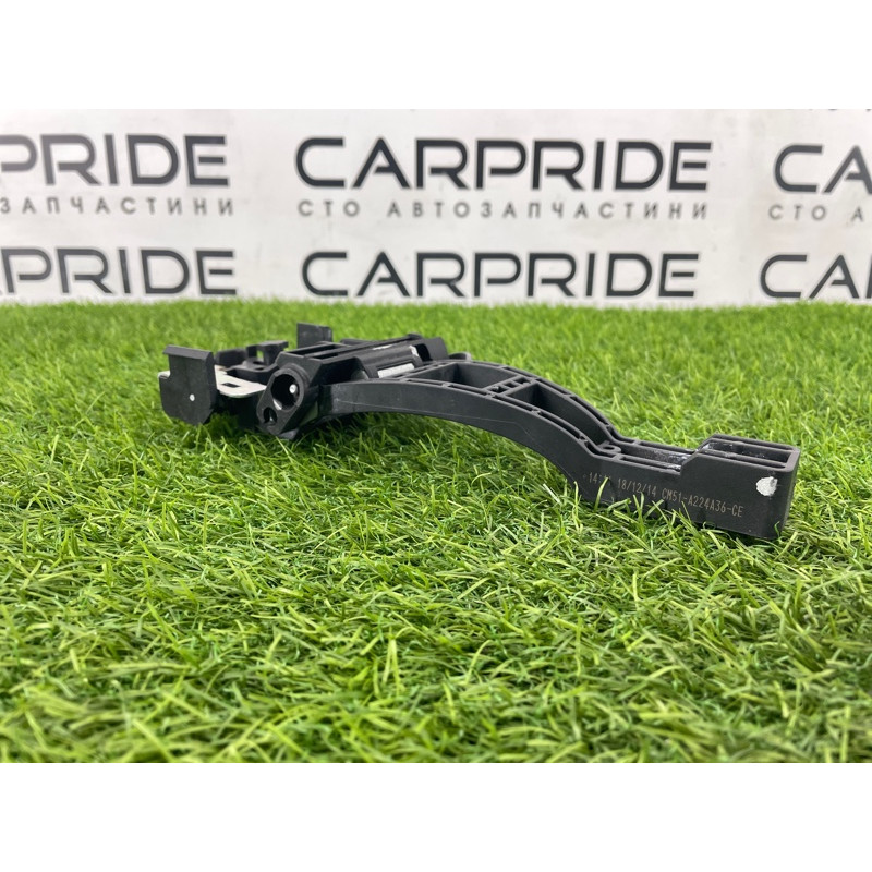 Кронштейн ручки дверей (кузов і елементи) FORD Focus MK3 CM5Z5826684F