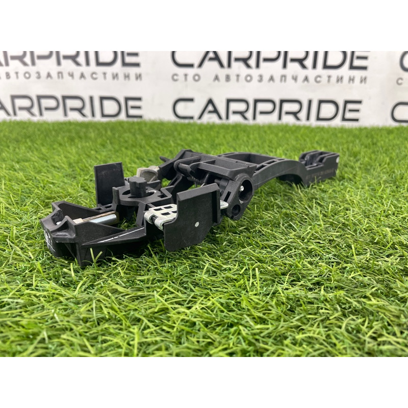 Кронштейн ручки дверей (кузов і елементи) FORD Focus MK3 CM5Z5826684F