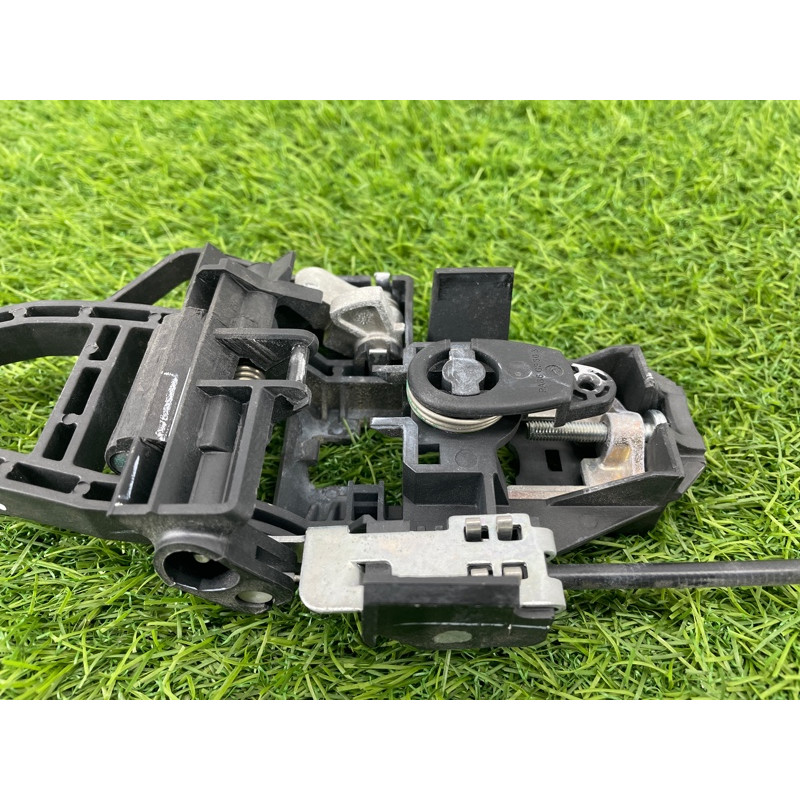 Кронштейн ручки дверей (кузов і елементи) FORD Focus MK3 2016 1.0 F1EZ5826685B
