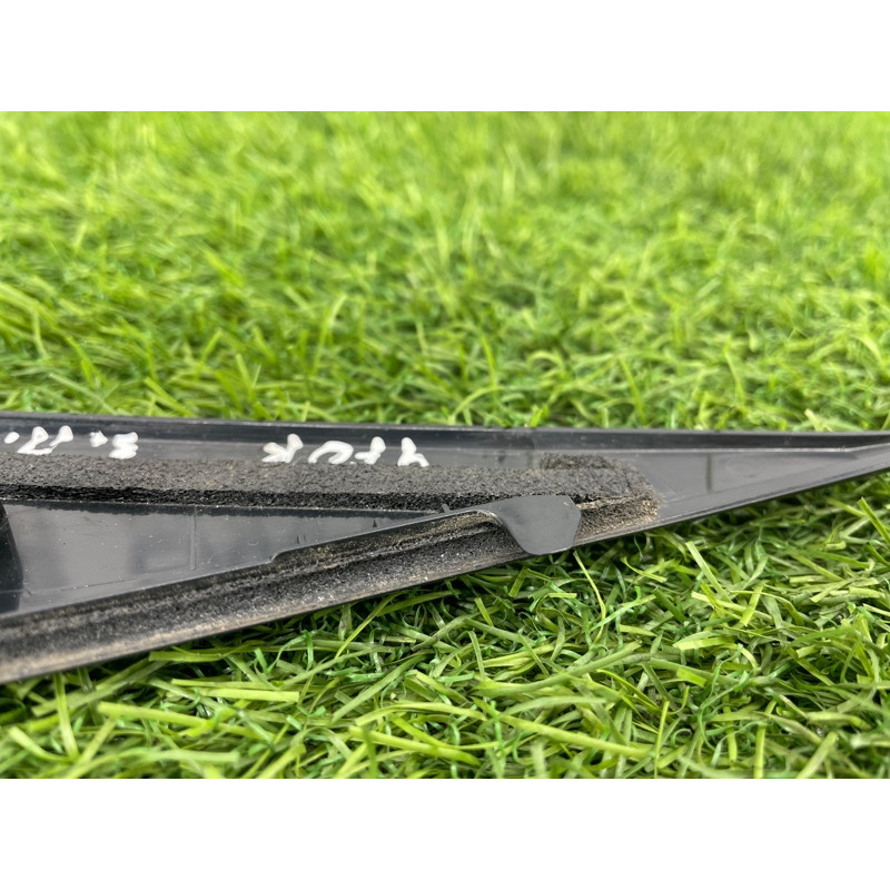 Зовнішній молдинг двері (кутник) (зовнішні елементи кузова) Subaru Forester SJ 2016 2.5 62134SG000