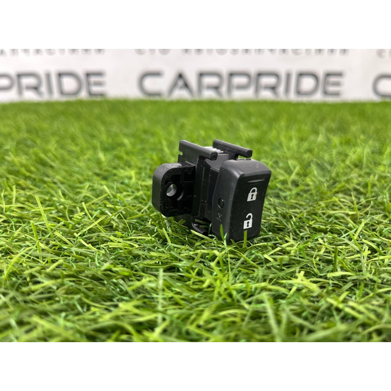 Кнопка блокировки центрального замка (электрика / кнопки) Mitsubishi Outlander GF 2017 2.4 8608A239