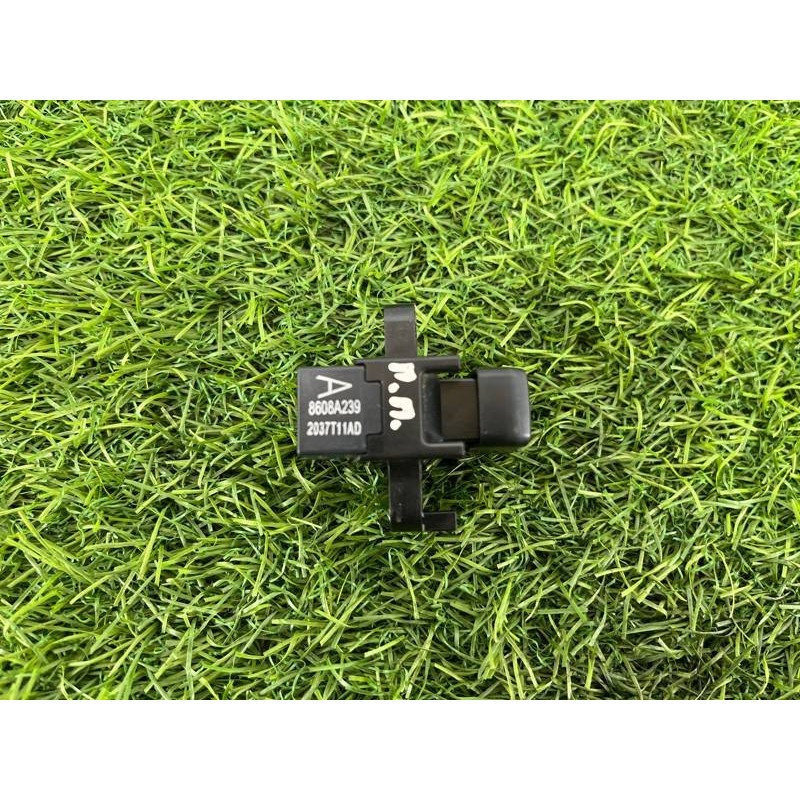 Кнопка блокировки центрального замка (электрика / кнопки) Mitsubishi Outlander GF 2017 2.4 8608A239