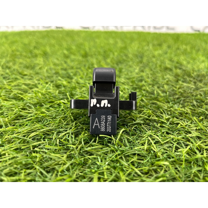 Кнопка блокировки центрального замка (электрика / кнопки) Mitsubishi Outlander GF 2017 2.4 8608A239