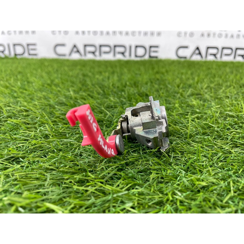 Личинка замка двери (кузов и элементы) Toyota Highlander XU20 6905248040