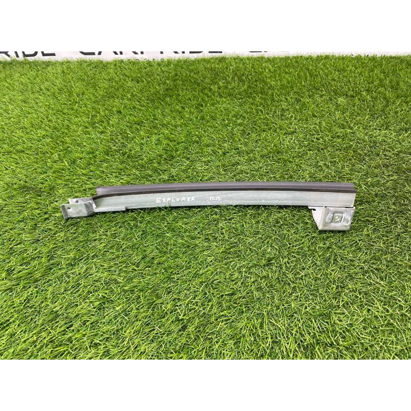 Направляющая стекла двери (кузов и элементы) FORD Explorer MK5 BB5Z7821572B