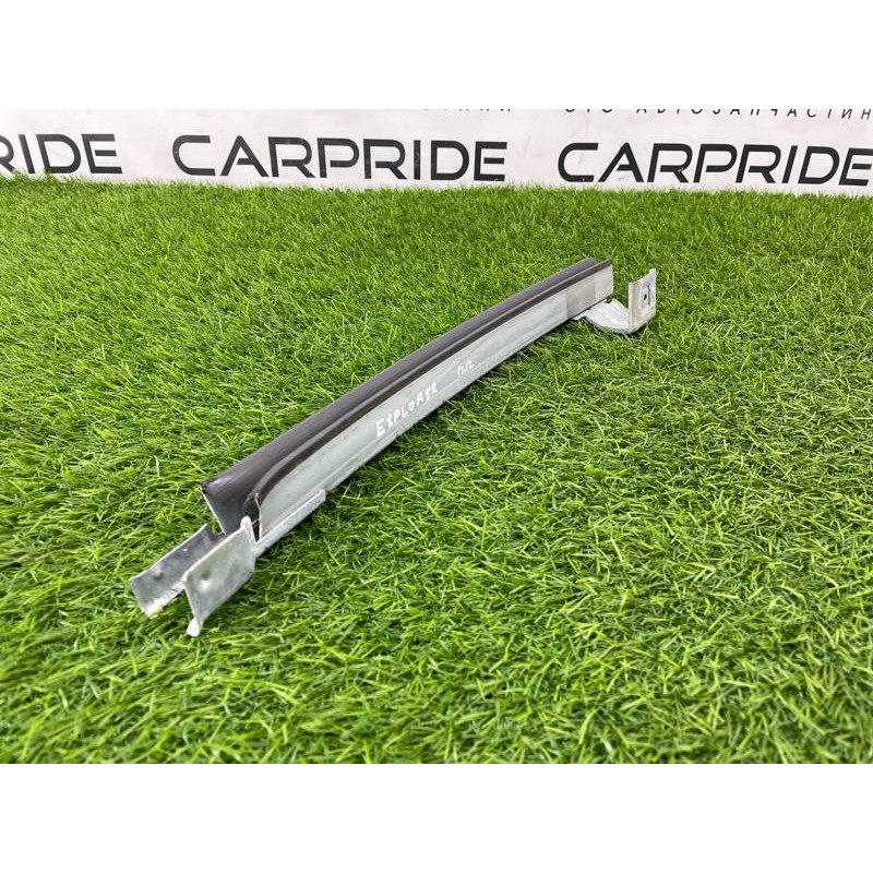 Направляющая стекла двери (кузов и элементы) FORD Explorer MK5 BB5Z7821572B