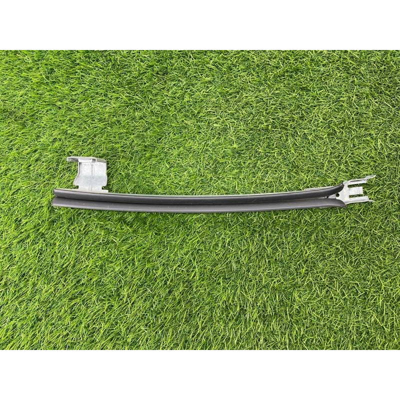 Направляющая стекла двери (кузов и элементы) FORD Explorer MK5 BB5Z7821572B