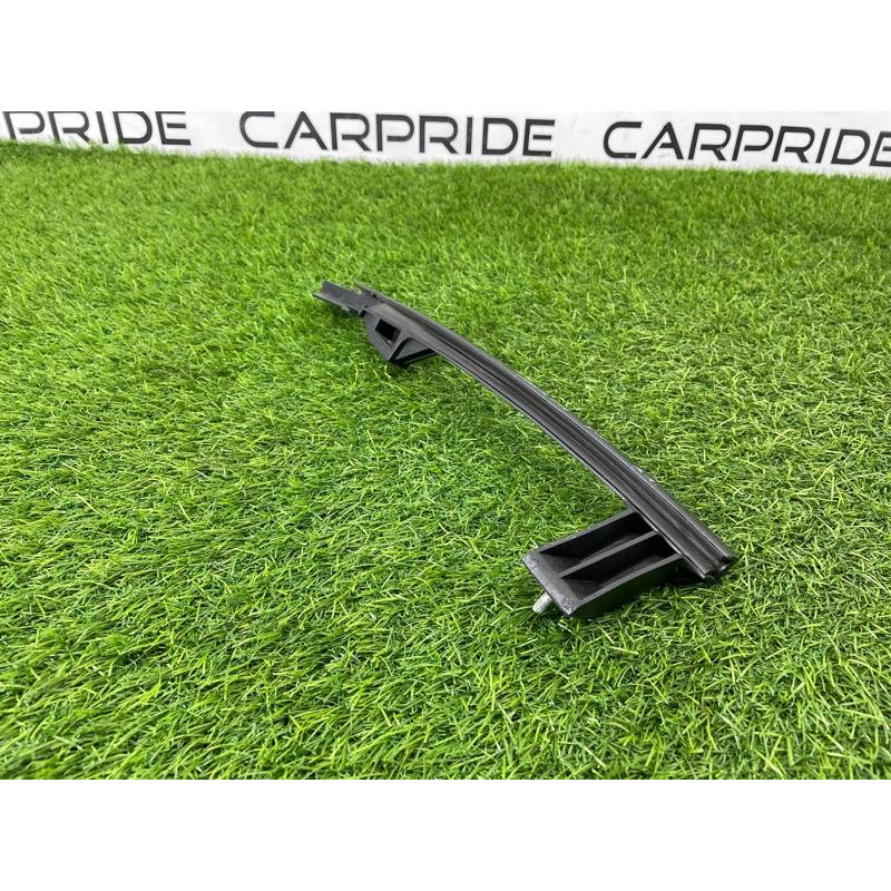 Направляюча скла дверей (кузов і елементи) Hyundai Sonata YF 835353S000