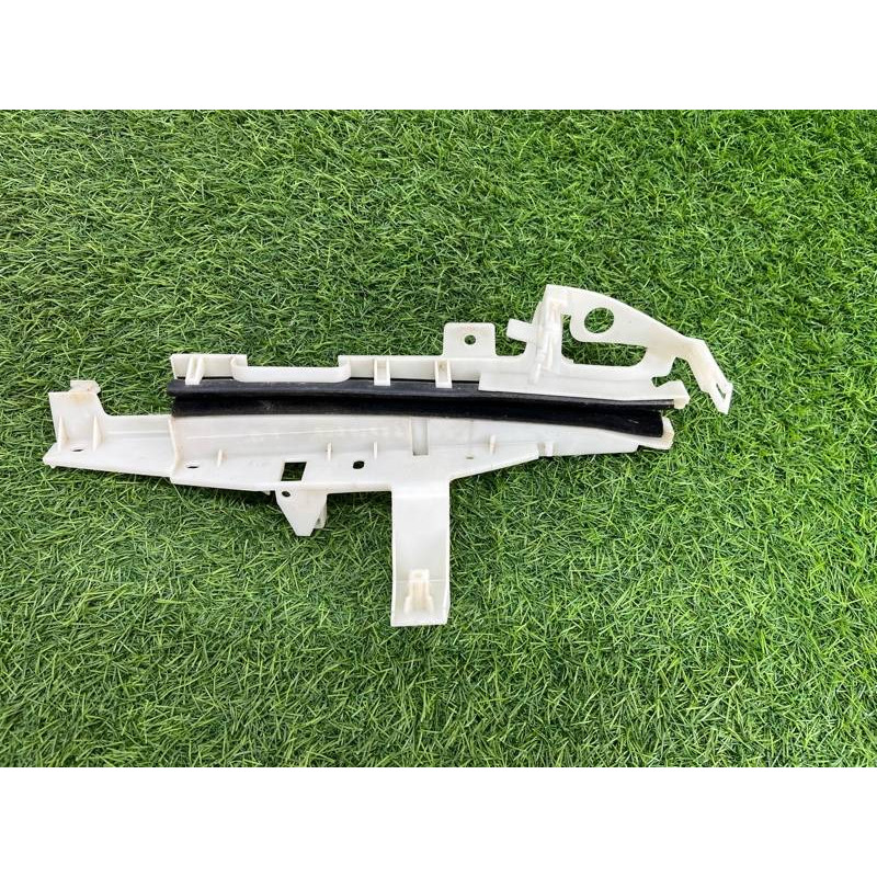 Направляющая стекла двери (кузов и элементы) FORD Explorer MK5 BB5Z7843350A