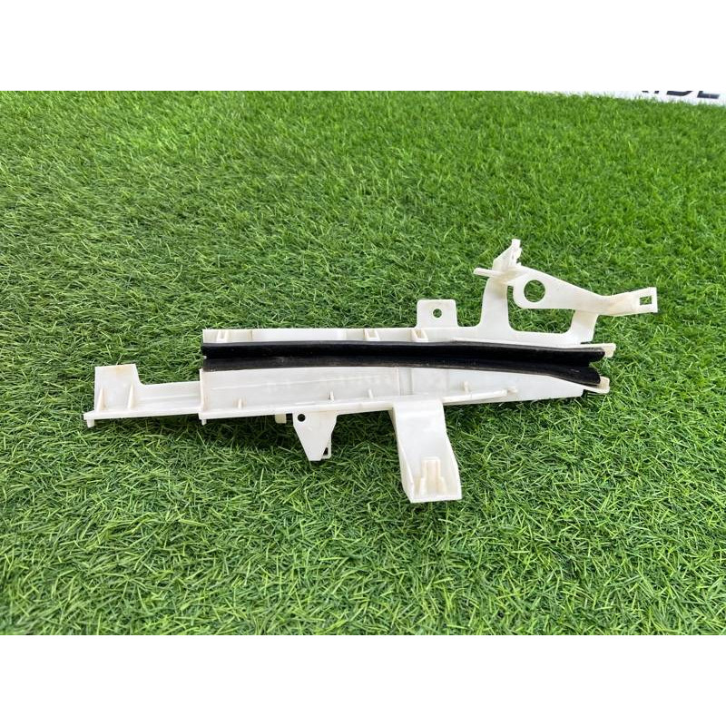 Направляющая стекла двери (кузов и элементы) FORD Explorer MK5 BB5Z7843350A