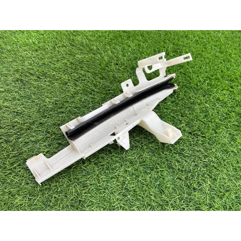 Направляющая стекла двери (кузов и элементы) FORD Explorer MK5 BB5Z7843350A