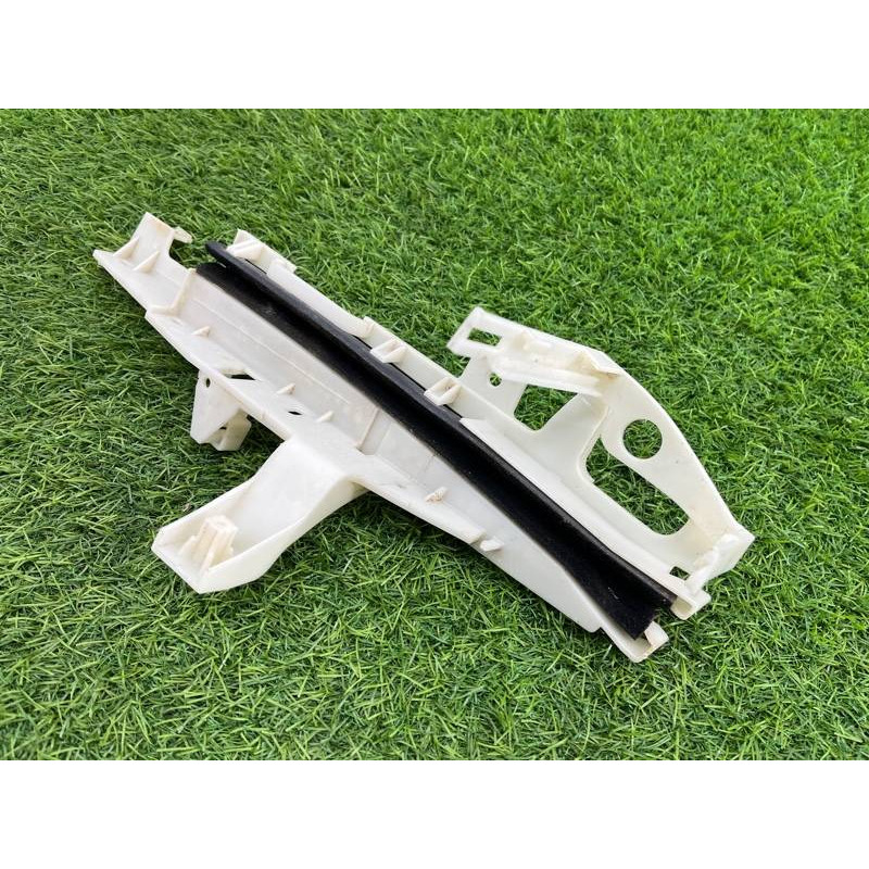 Направляющая стекла двери (кузов и элементы) FORD Explorer MK5 BB5Z7843350A