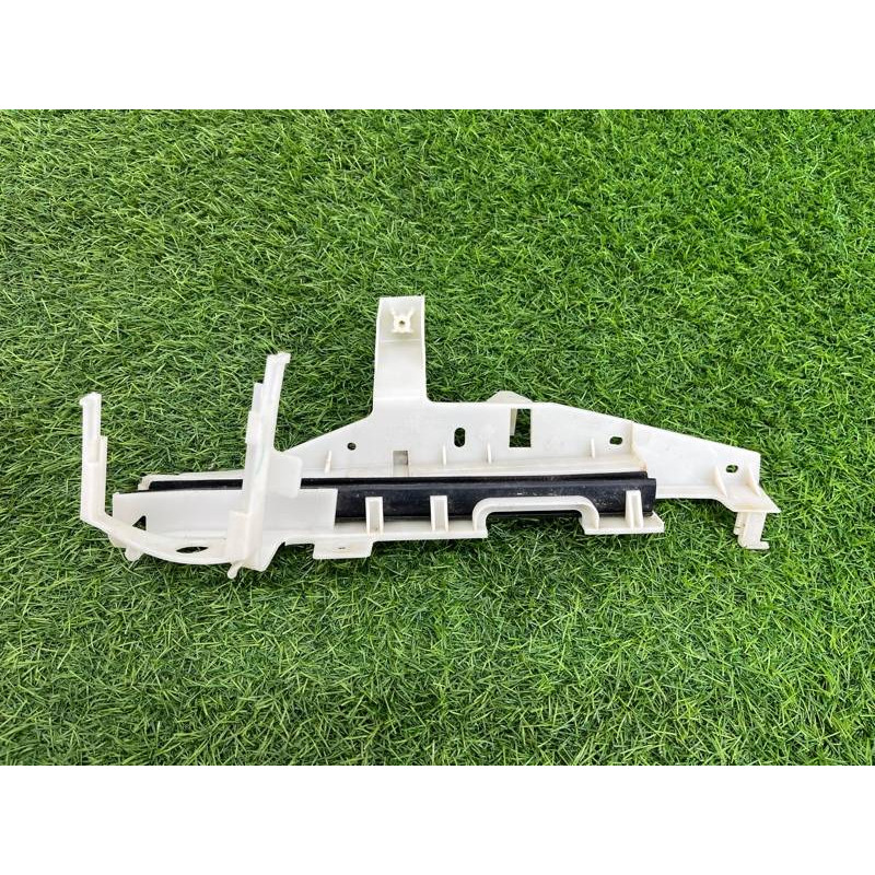 Направляющая стекла двери (кузов и элементы) FORD Explorer MK5 BB5Z7843350A