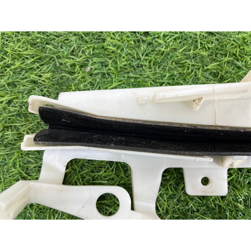 Направляющая стекла двери (кузов и элементы) FORD Explorer MK5 BB5Z7843350A