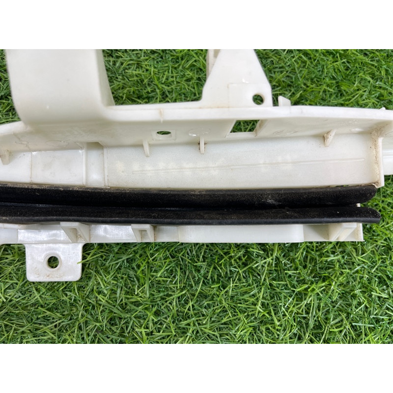 Направляющая стекла двери (кузов и элементы) FORD Explorer MK5 BB5Z7843350A