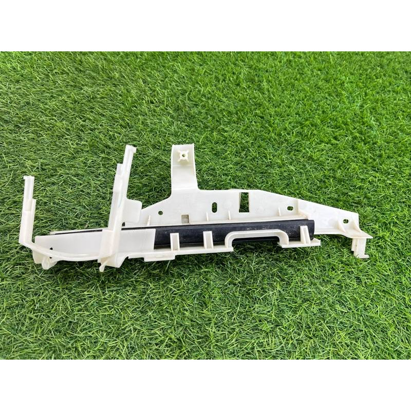 Направляющая стекла двери (кузов и элементы) FORD Explorer MK5 BB5Z7843350A