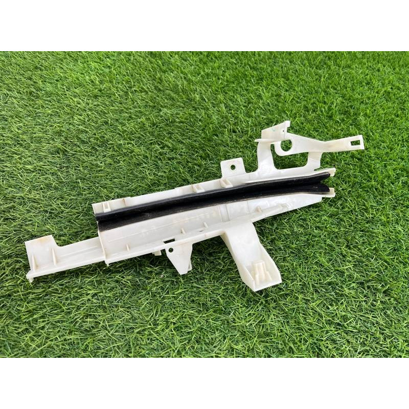 Направляющая стекла двери (кузов и элементы) FORD Explorer MK5 BB5Z7843350A