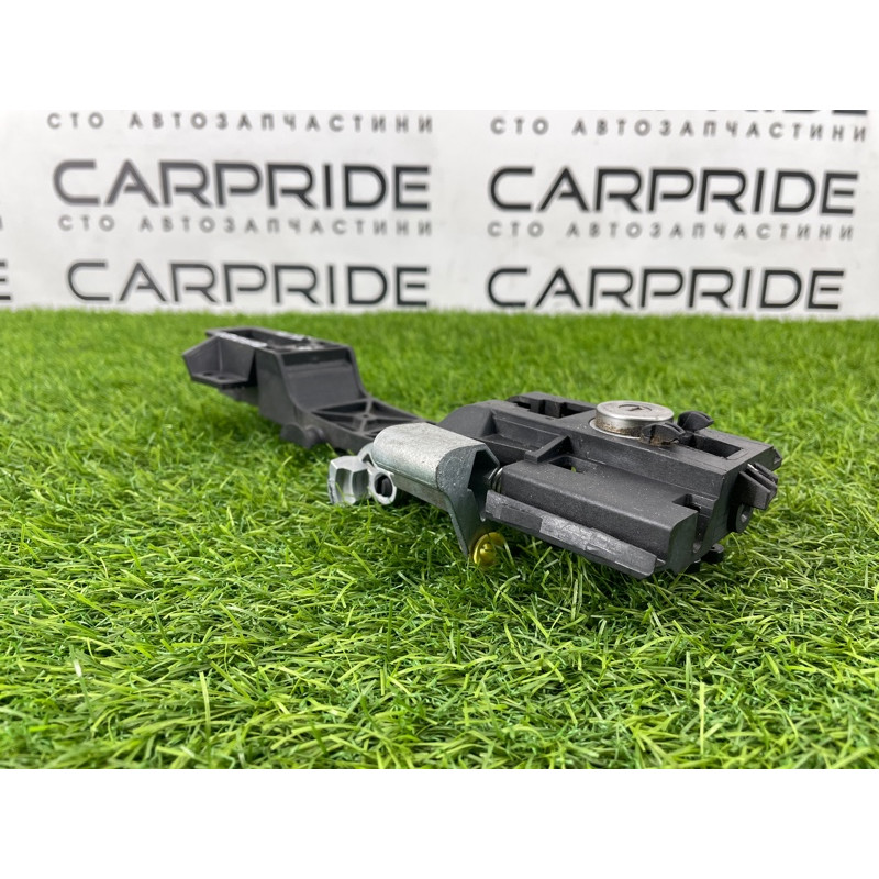 Кронштейн ручки двери (кузов и элементы) FORD Explorer MK5 DB5Z7826684D