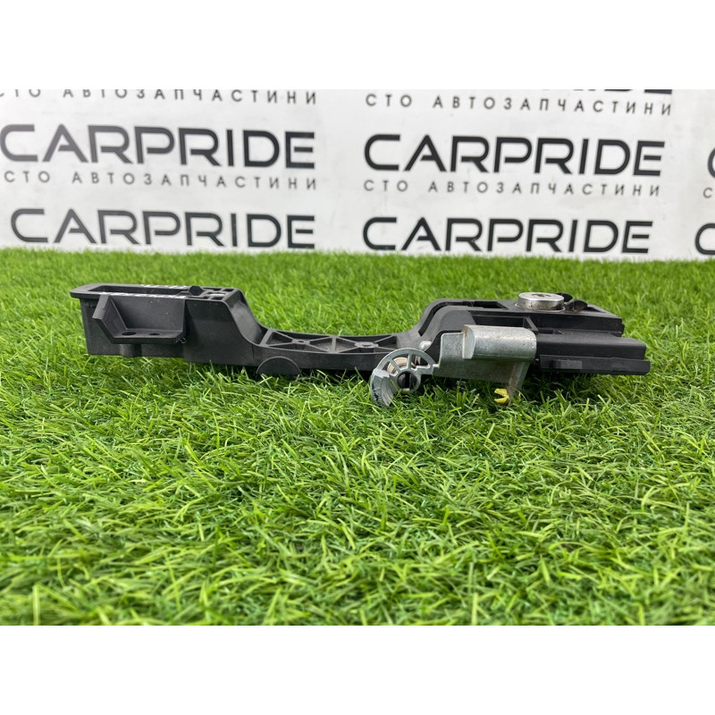 Кронштейн ручки двери (кузов и элементы) FORD Explorer MK5 DB5Z7826684D