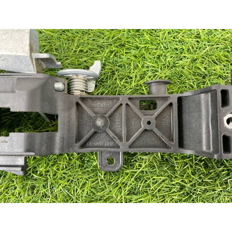 Кронштейн ручки двери (кузов и элементы) FORD Explorer MK5 DB5Z7826684D