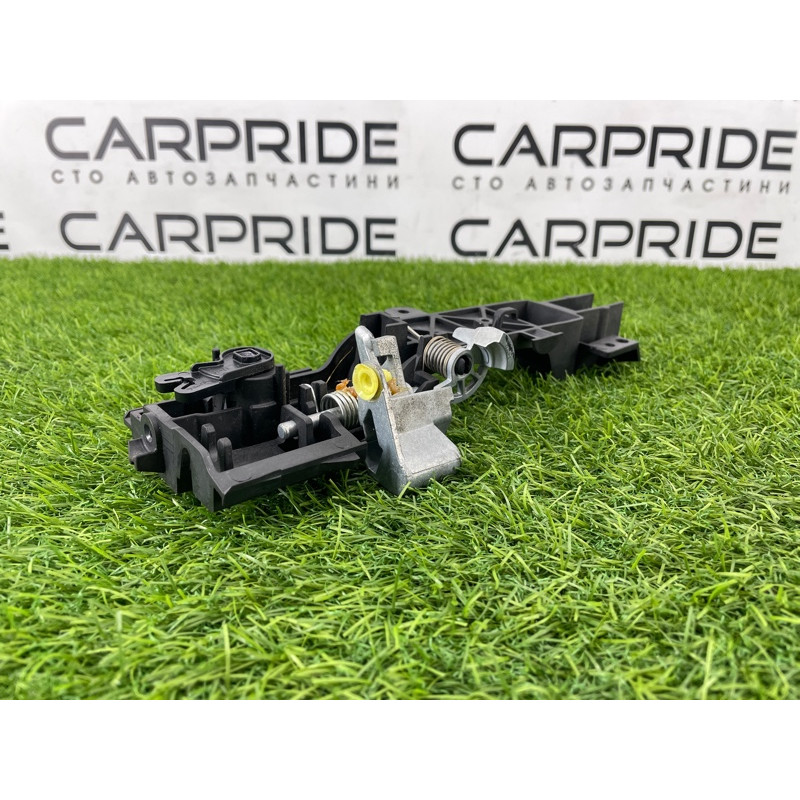 Кронштейн ручки двери (кузов и элементы) FORD Explorer MK5 DB5Z7826684D