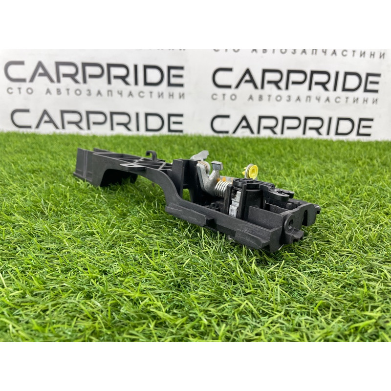 Кронштейн ручки двери (кузов и элементы) FORD Explorer MK5 DB5Z7826684D