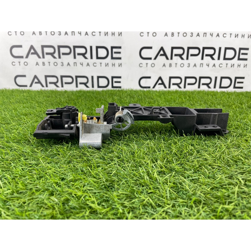 Кронштейн ручки двери (кузов и элементы) FORD Explorer MK5 DB5Z7826684D