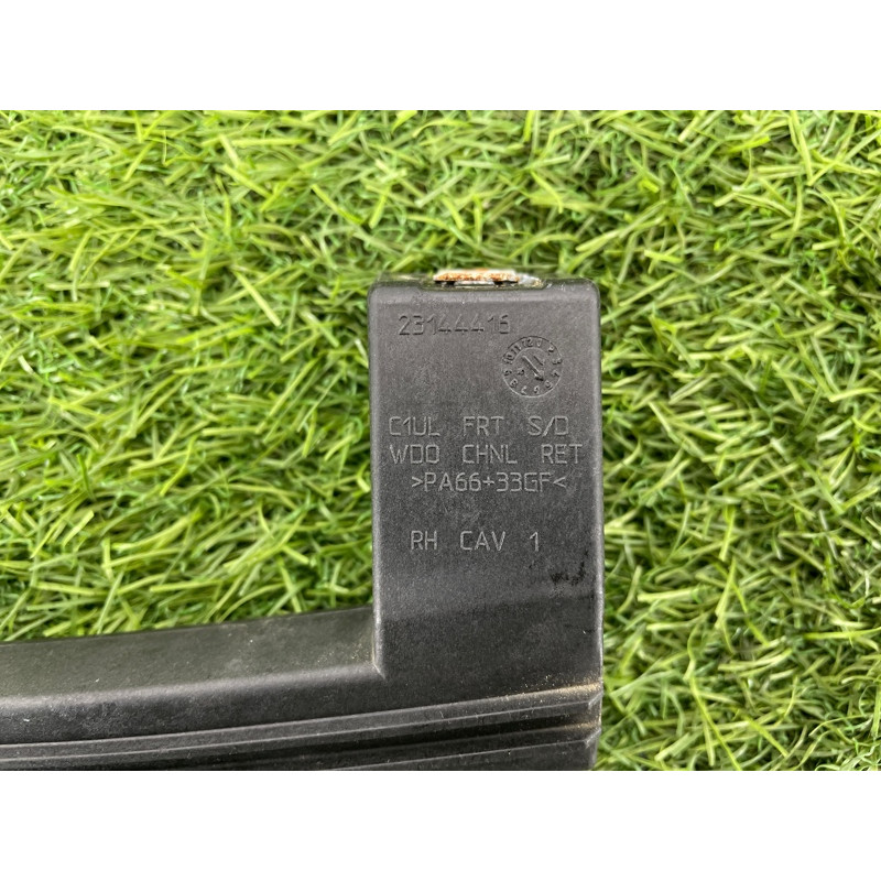 Направляющая стекла двери (кузов и элементы) Cadillac Xt5 1 2016 3.6 84659190