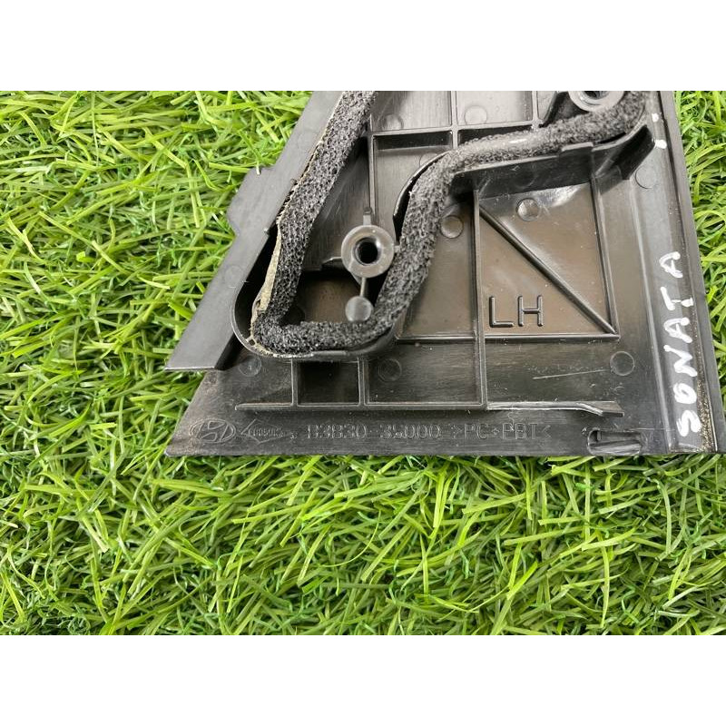 Молдинг двери (уголок) внешний (наружные элементы кузова) Hyundai Sonata YF 838303S000