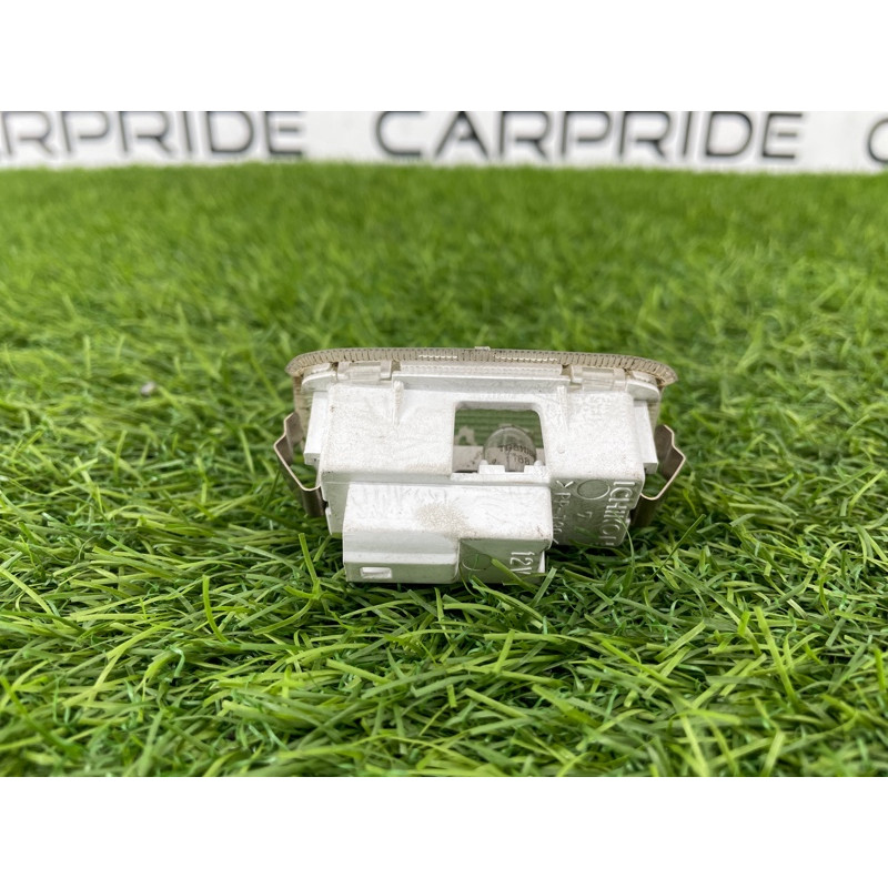 Плафон карты двери (электрика) Toyota Highlander XU20 8123048010