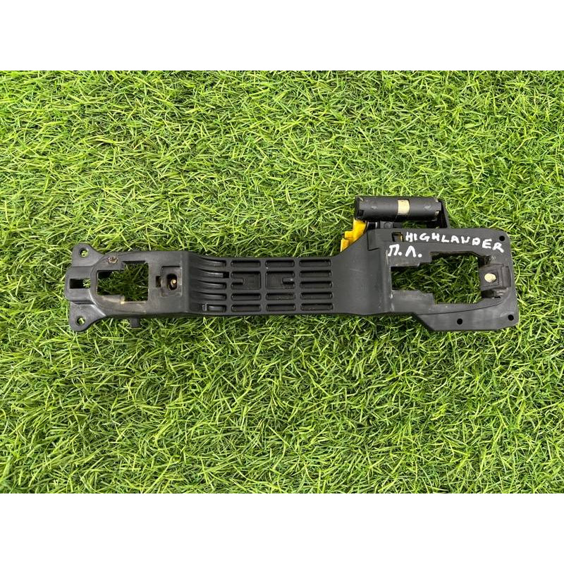 Кронштейн ручки двери (кузов и элементы) Toyota Highlander XU20 6920242010
