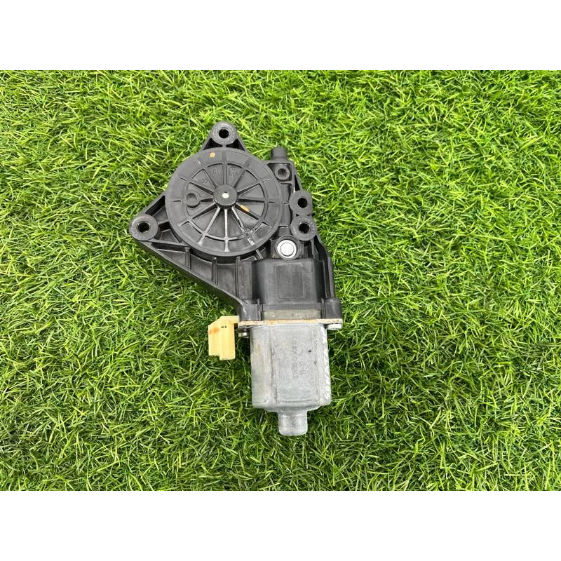 Мотор стеклоподъемника (электрика) Hyundai sonata YF 834503Q001