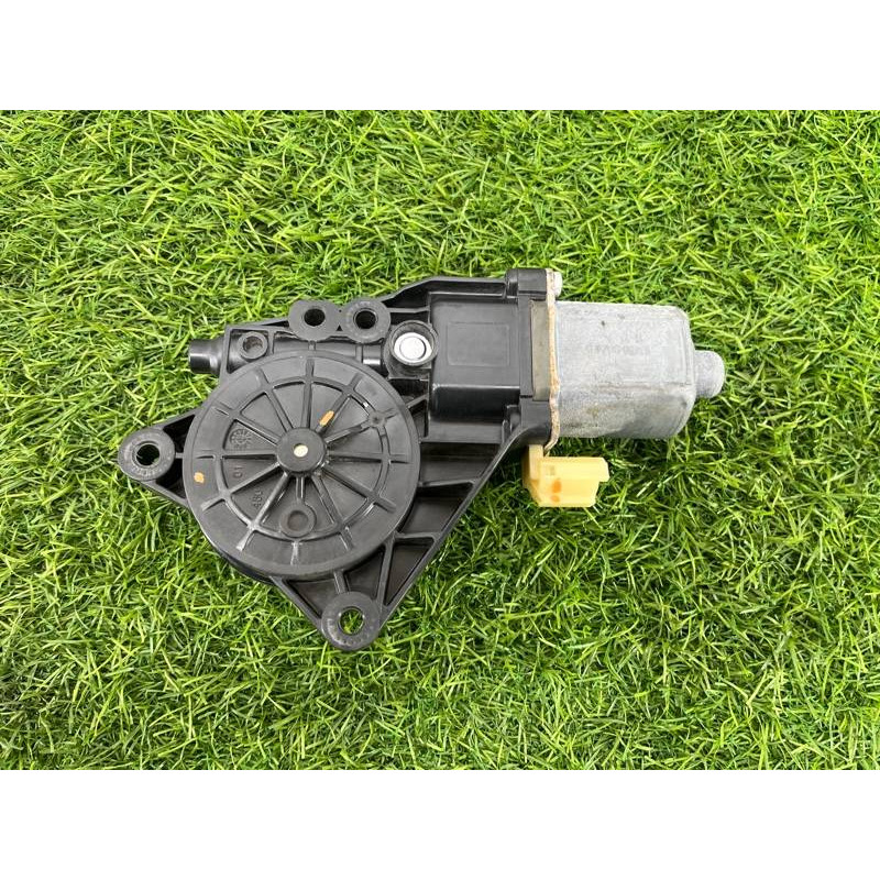 Мотор стеклоподъемника (электрика) Hyundai sonata YF 834503Q001