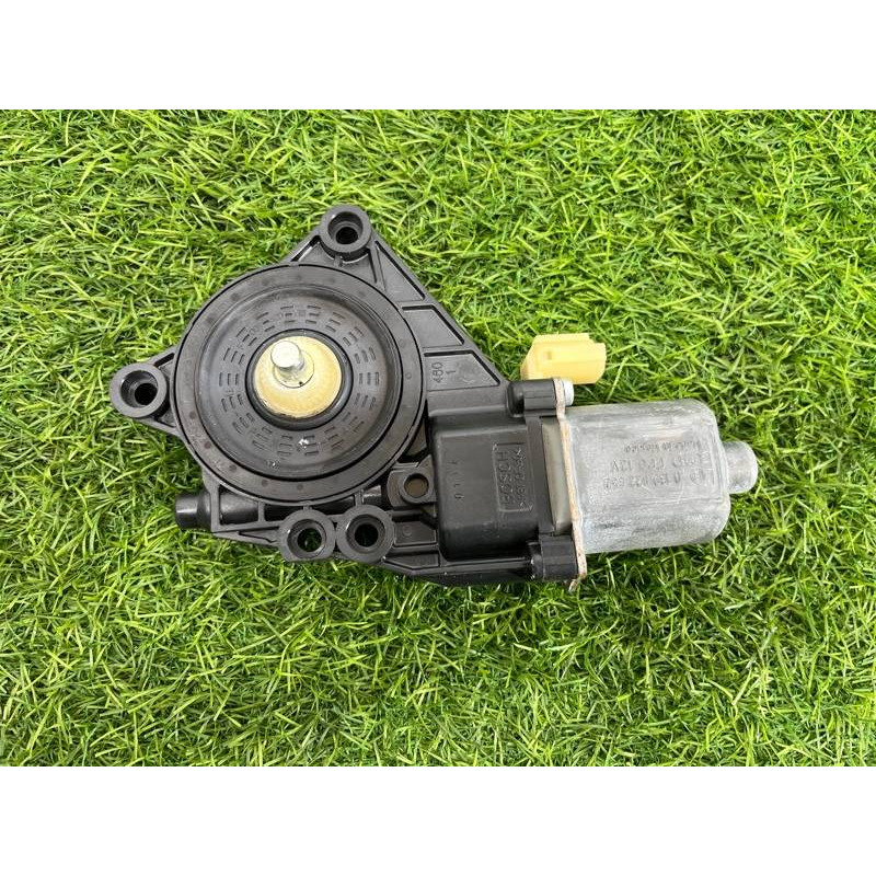 Мотор стеклоподъемника (электрика) Hyundai sonata YF 834503Q001