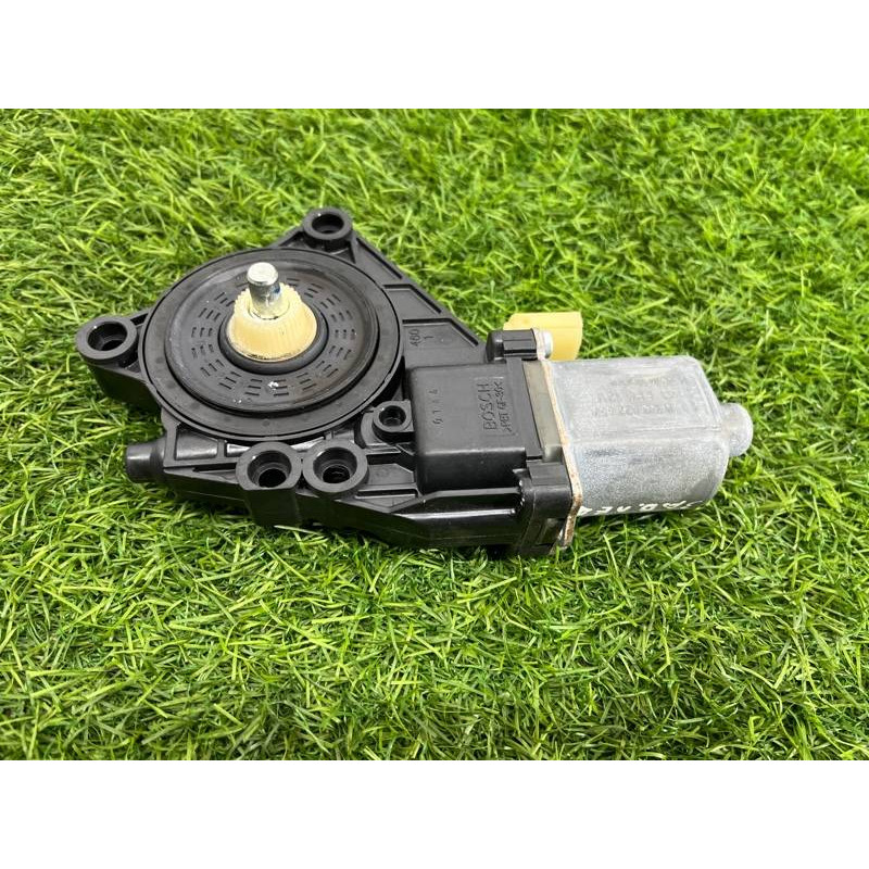 Мотор стеклоподъемника (электрика) Hyundai sonata YF 834503Q001