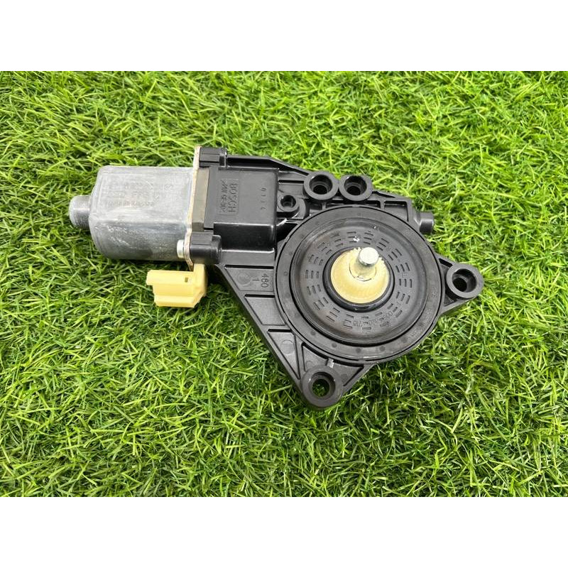 Мотор стеклоподъемника (электрика) Hyundai sonata YF 834503Q001