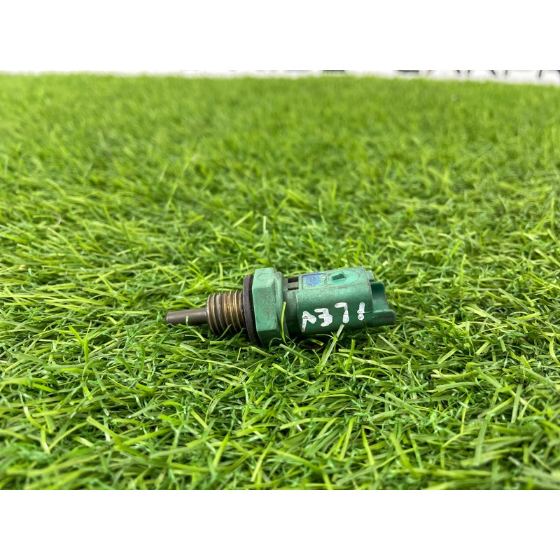 Датчик температуры охлаждающей жидкости (электрика / датчики) PEUGEOT 607 1 2002 3.0i V6 1338A7