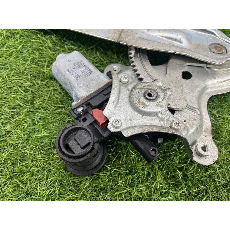 Механизм стеклоподъемника с мотором (кузов и элементы) Toyota Highlander XU20 6980448030