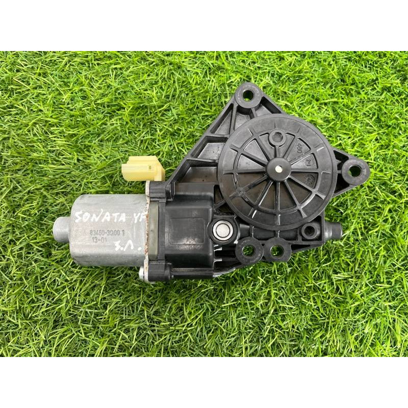 Мотор стеклоподъемника (электрика) Hyundai Sonata YF 834503Q001