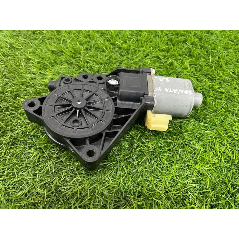 Мотор стеклоподъемника (электрика) Hyundai Sonata YF 834503Q001